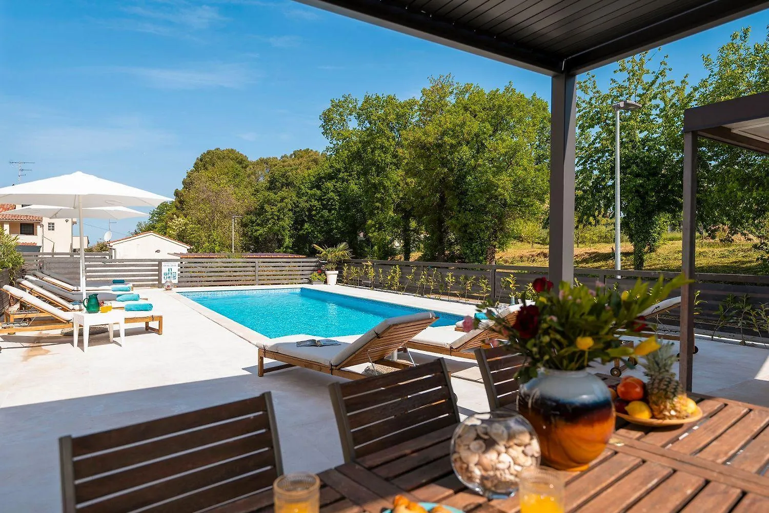 Extravagantes Apartment Nur 100 Meter Zum Strand Mit Salzwasserpool Und Jacuzzi Funtana