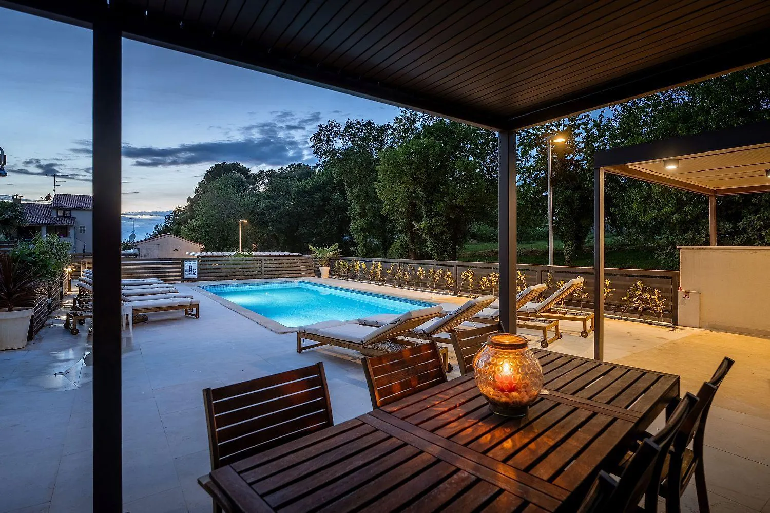Extravagantes Apartment Nur 100 Meter Zum Strand Mit Salzwasserpool Und Jacuzzi Funtana Croatia