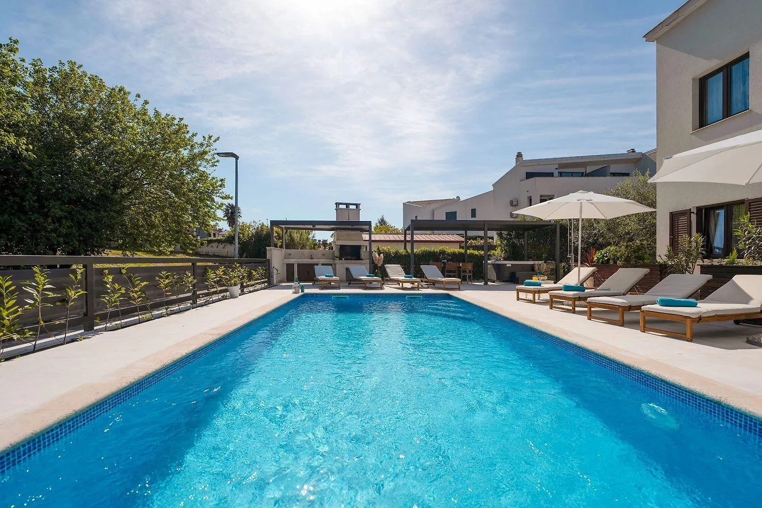 Extravagantes Apartment Nur 100 Meter Zum Strand Mit Salzwasserpool Und Jacuzzi Funtana Croatia