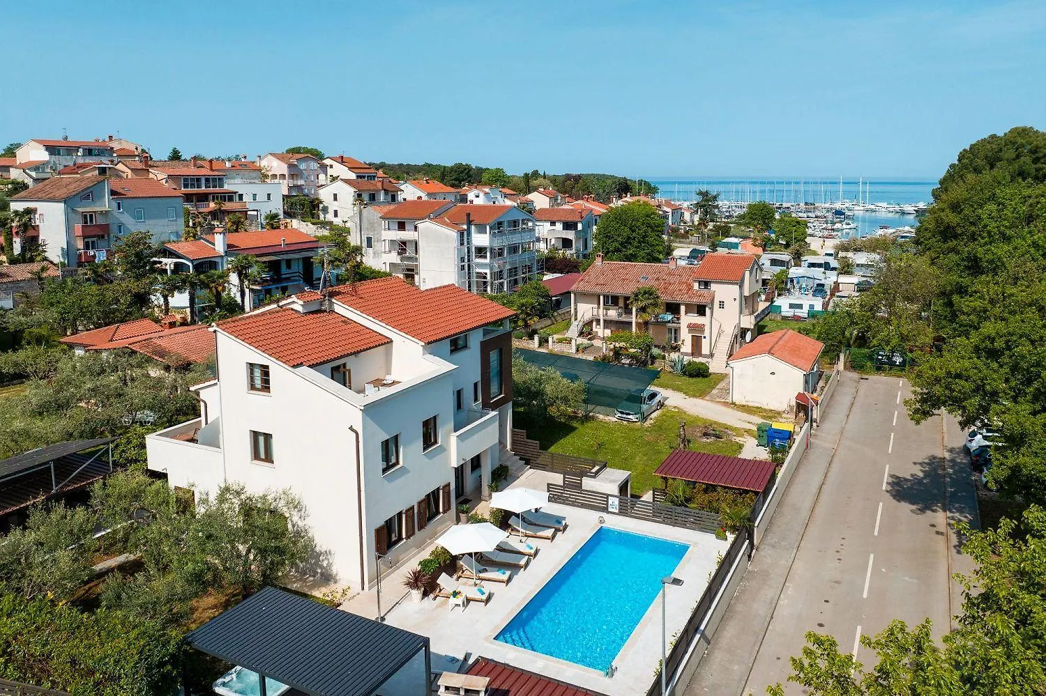 Extravagantes Apartment Nur 100 Meter Zum Strand Mit Salzwasserpool Und Jacuzzi Funtana 0*,